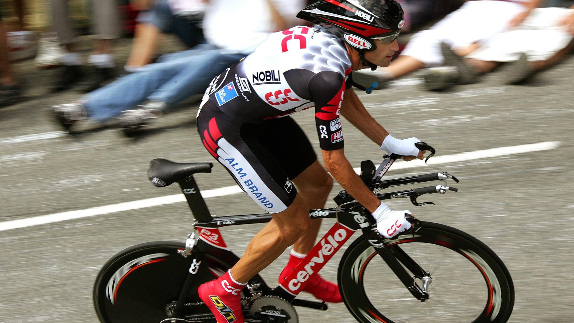 卢森堡对阵阿塞拜疆，欧洲国家联赛争夺激烈，58岁卢森堡运动员